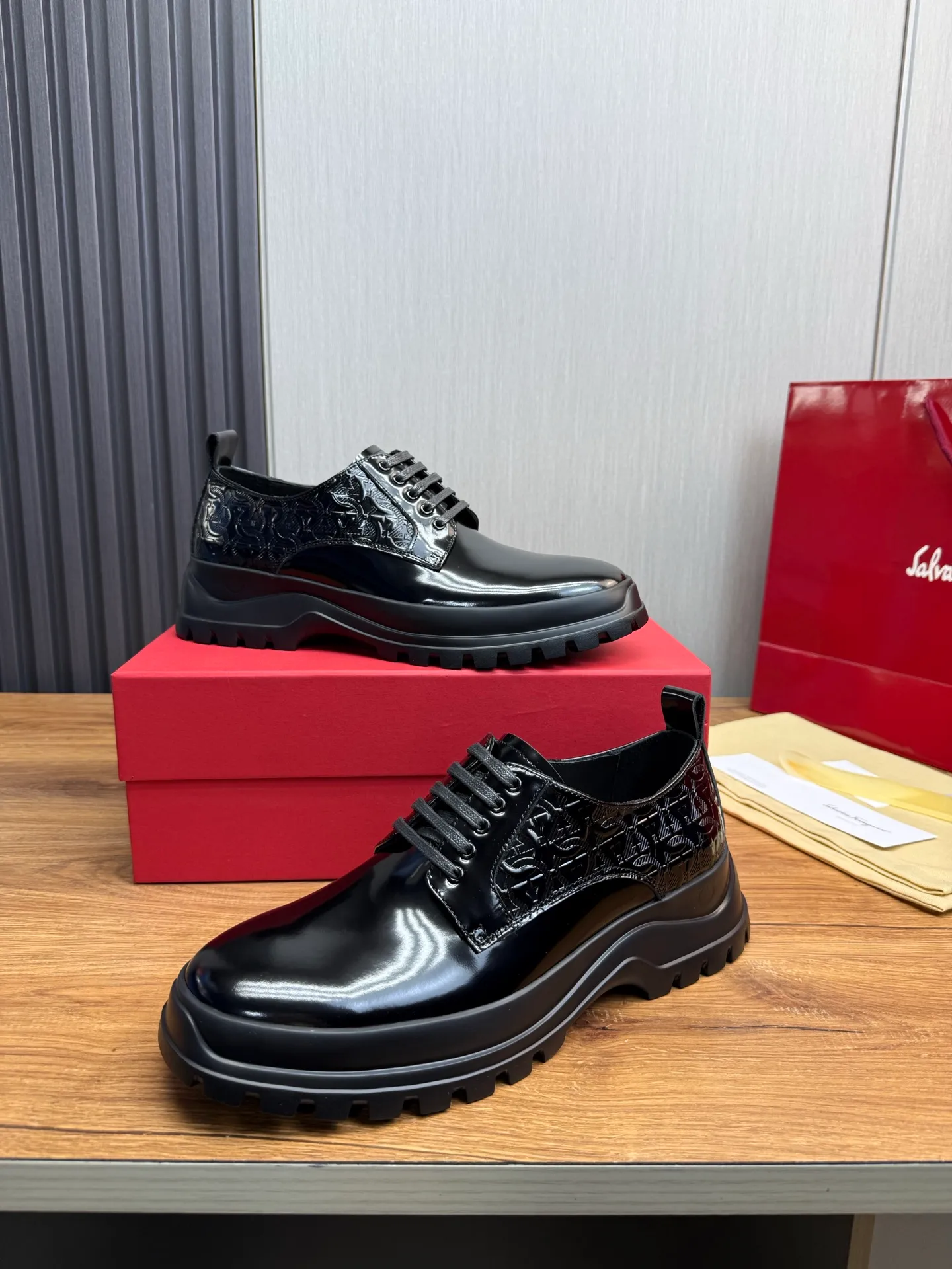 Men's shoes 💰880💰 Ferragamo. [Ferragamo] Men's Loaf leather shoes, the latest hot style, 1:1 original purchase quality, top quality, imported open-edge beaded cowhide leather on the upper, hand-made three-dimensional stitching highlights the round toe design, the inner feet are made of imported cowhide, with original wear-resistant rubber outsole, matching code 39-44, (38, 45 custom-made, non-refundable)